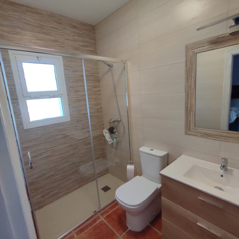 Casa de campo.Cuenta con un dormitorio y un sofa cama.Cocina totalmente equipada, baño completo, un amplio salon comedor, barbacoa, aparcamiento y wifi.