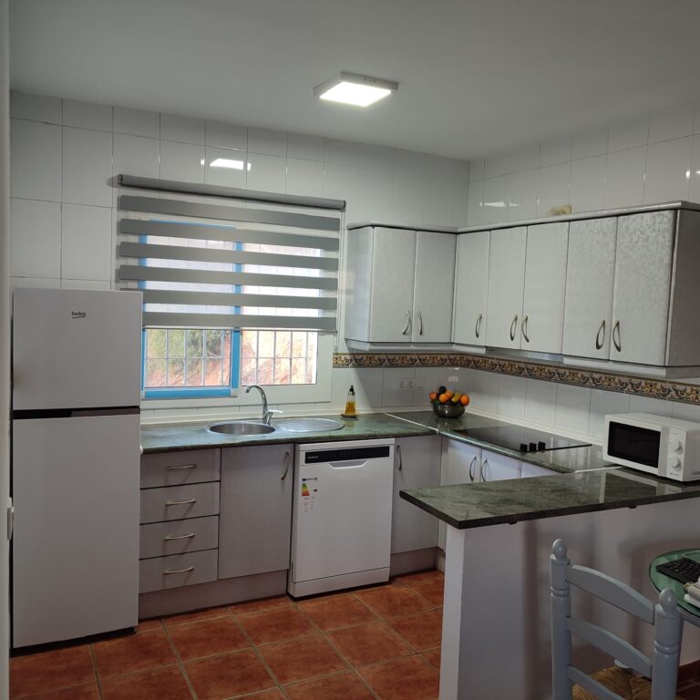 Casa de campo.Cuenta con un dormitorio y un sofa cama.Cocina totalmente equipada, baño completo, un amplio salon comedor, barbacoa, aparcamiento y wifi.